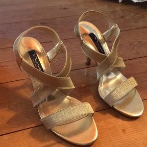 💚💚💚Nina Gold Heels